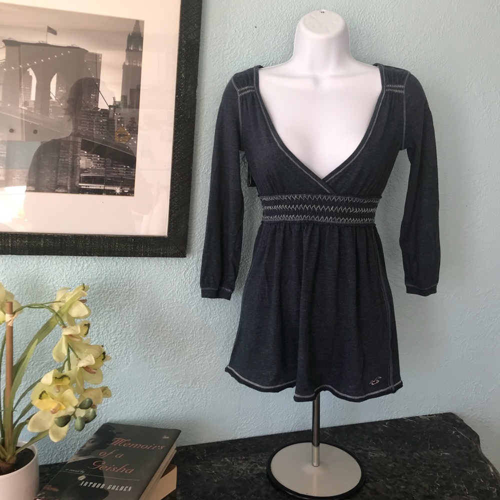 Small Hollister V-neck long sleeved top